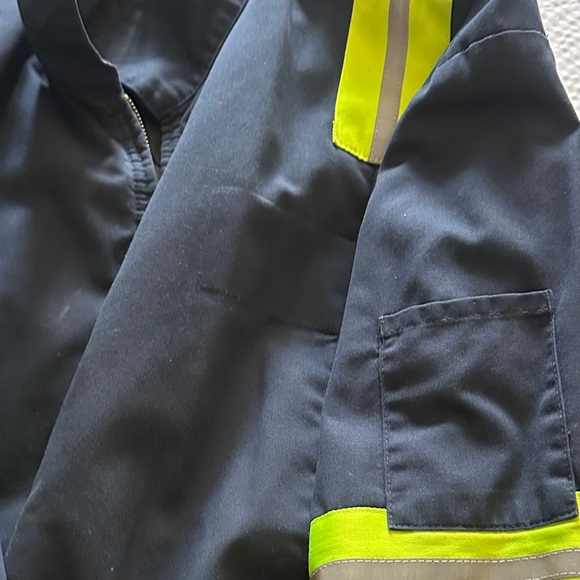 Cintas High-Visibility Navy Work Jacket with Reflective Stripes - Picture 3 of 6
